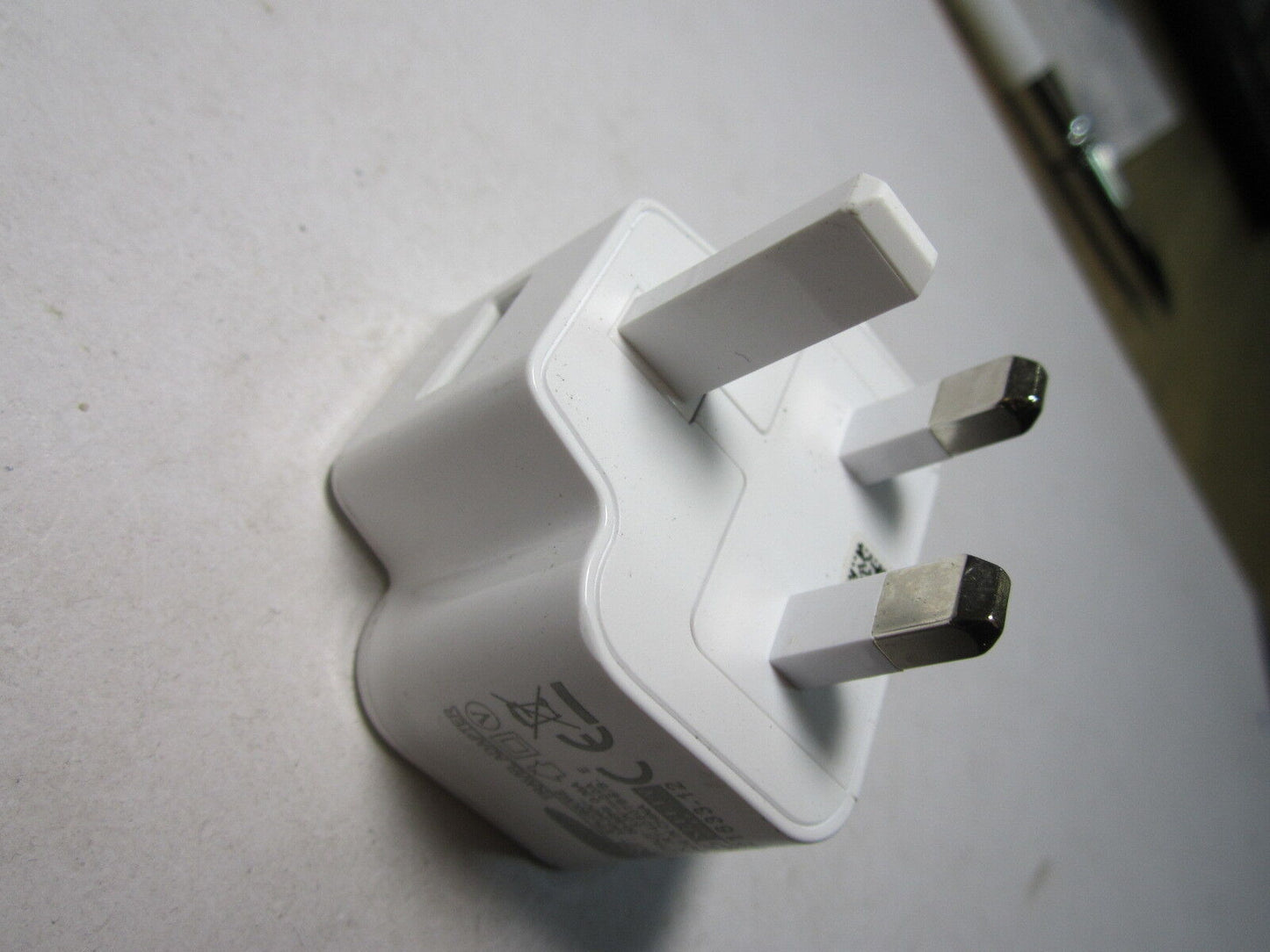 Genuine Samsung Travel Adapter model ETA-U90UWE 5.0V 2.0A White UK USB Plug