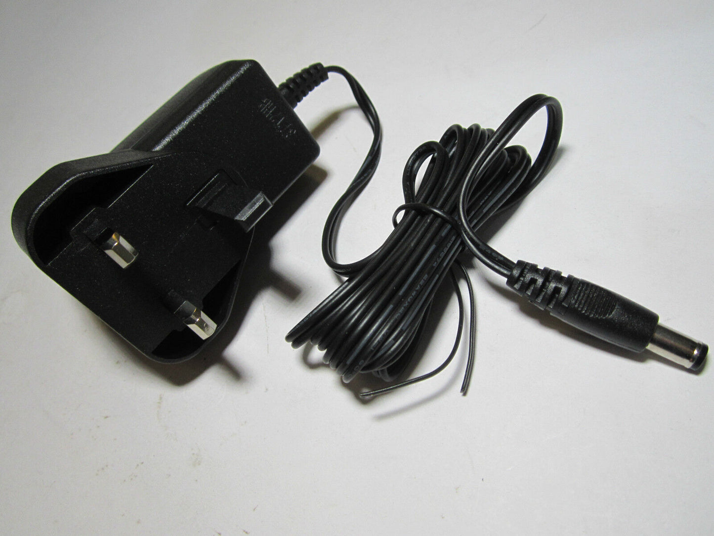 Genuine +9V 1A DVE Switching Adapter Power Supply model DSA-9PFB-09 FUK 090100