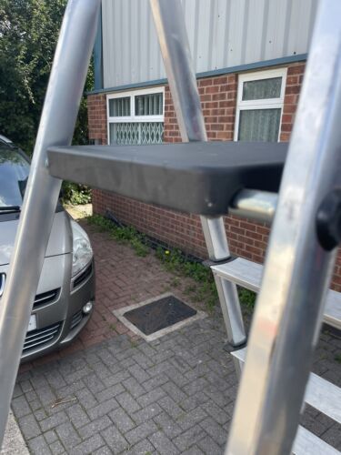 Ex Display Werner 7400818L Stepladder 8 Tread High Handrail