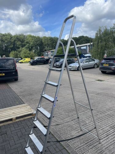 Ex Display Werner 7400818L Stepladder 8 Tread High Handrail