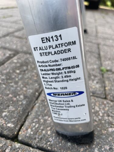 Ex Display Werner 7400818L Stepladder 8 Tread High Handrail