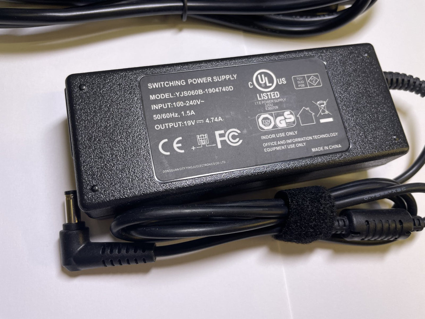 UK Plug Replacement for 19V 2.2A AC Adaptor Power Supply for RADPA1007RCPZ