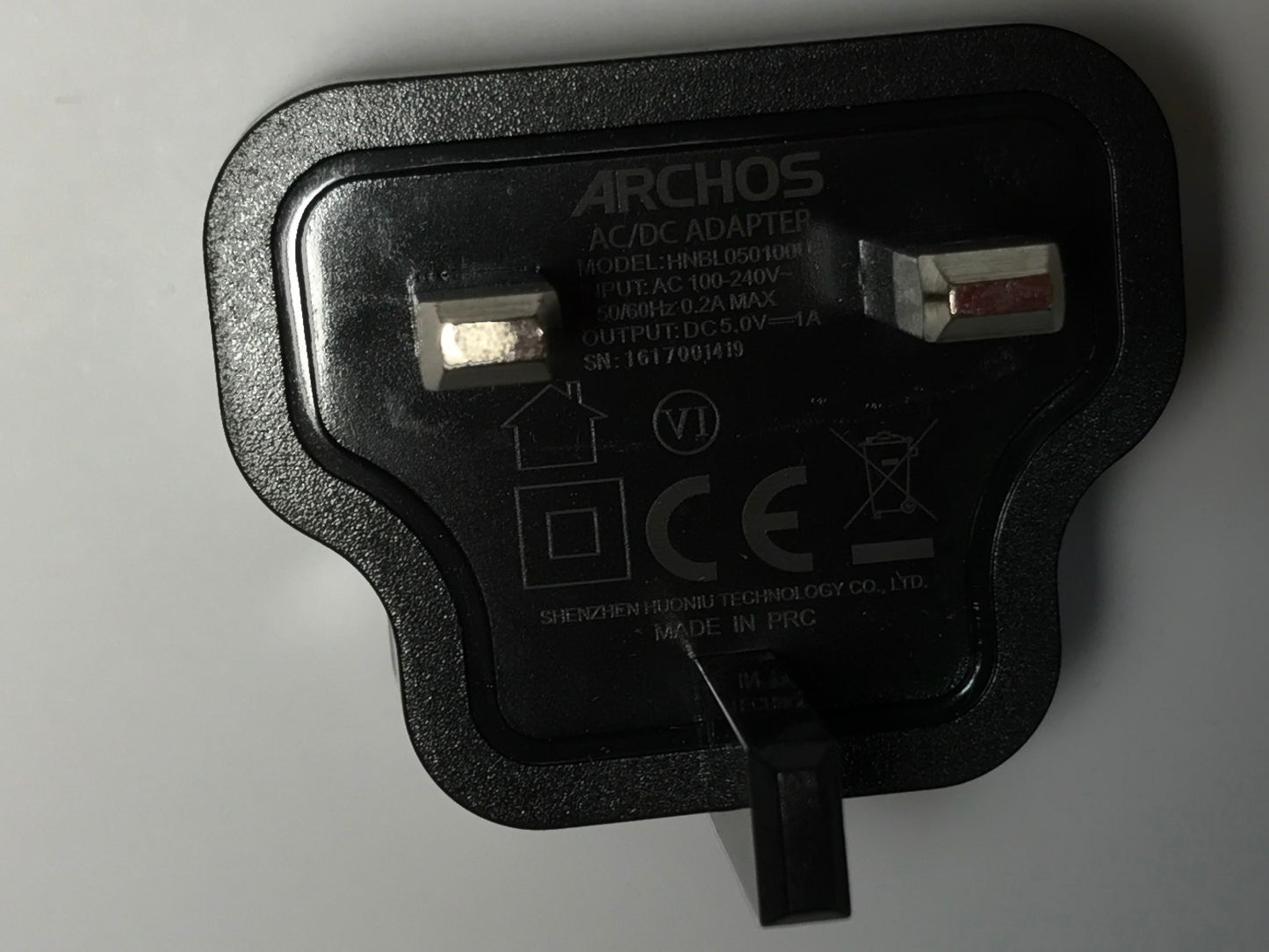 Genuine ARCHOS AC/DC ADAPTER MODEL HNBL050100UB DC 5.0V 1A USB CHARGER UK PLUG