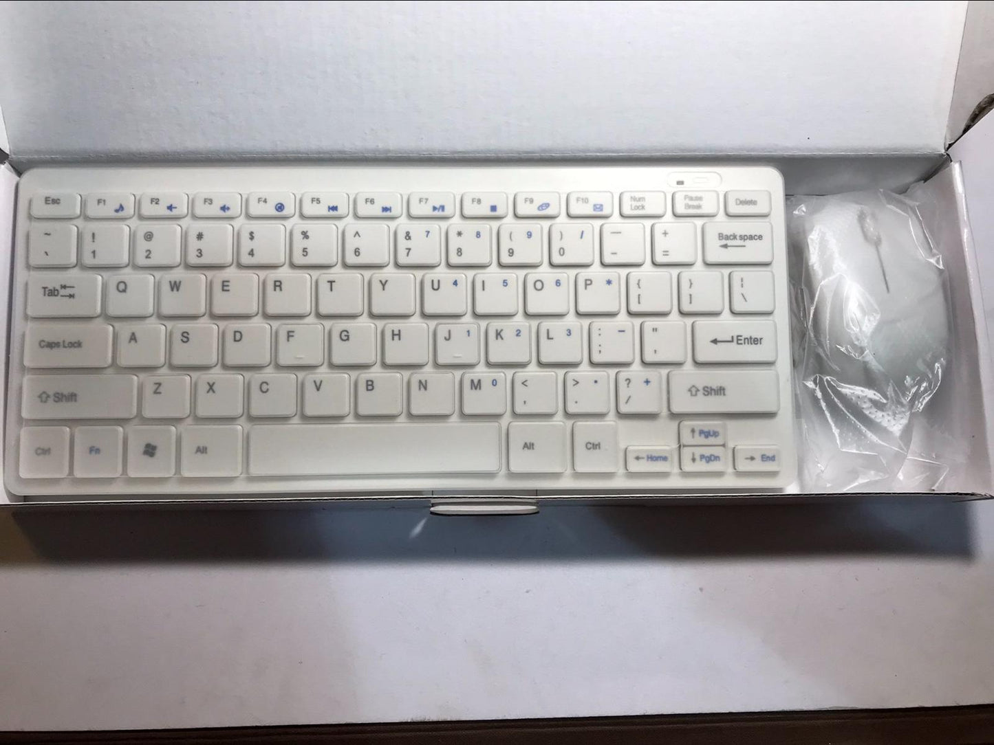 White Wireless Small Keyboard & Mouse for LG 47LN575V 47-inch Smart TV