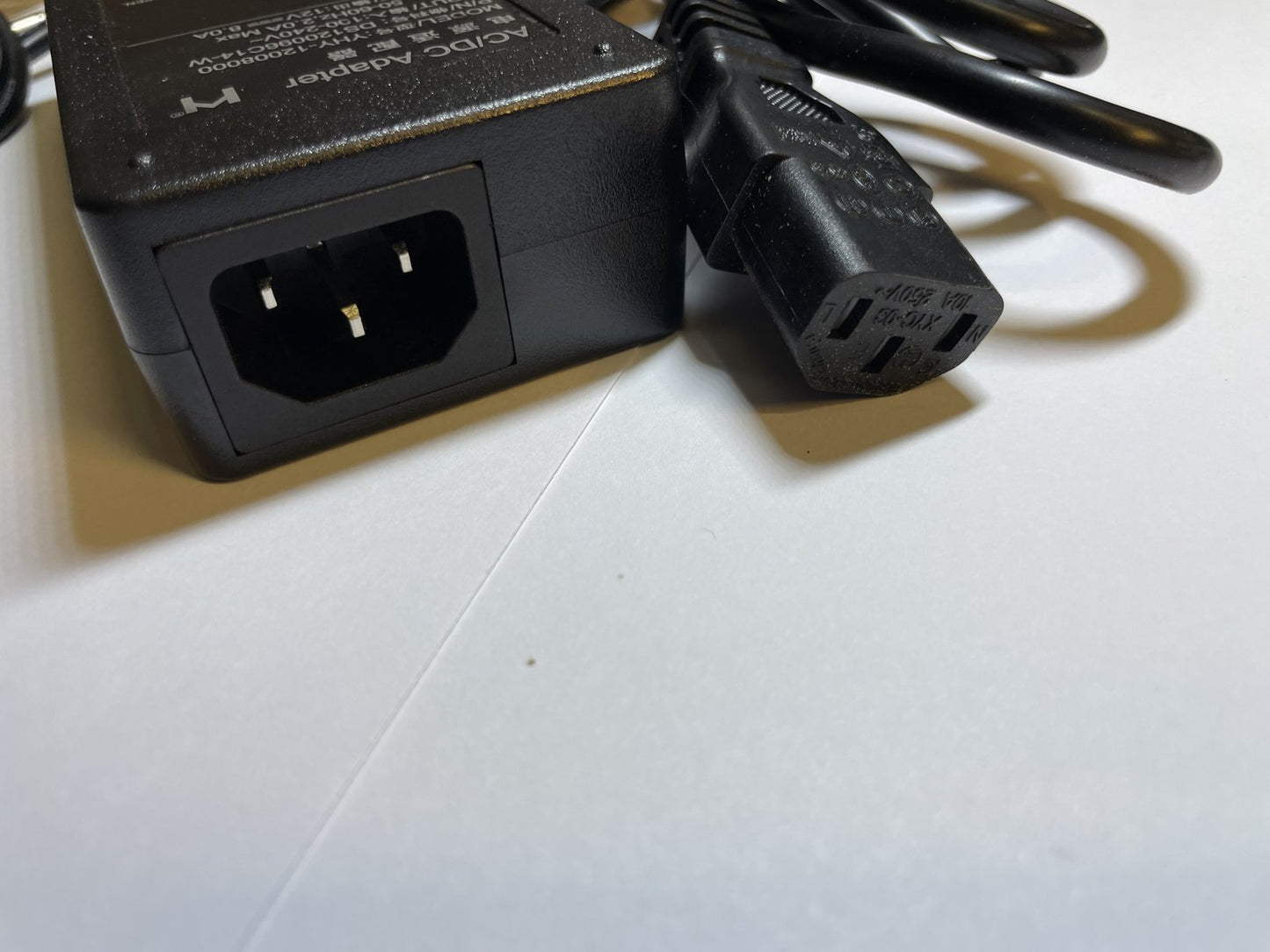 Replacement 12V 8.0A AC/DC Adapter YHY-12008000 DS120096C14-W + UK Plug