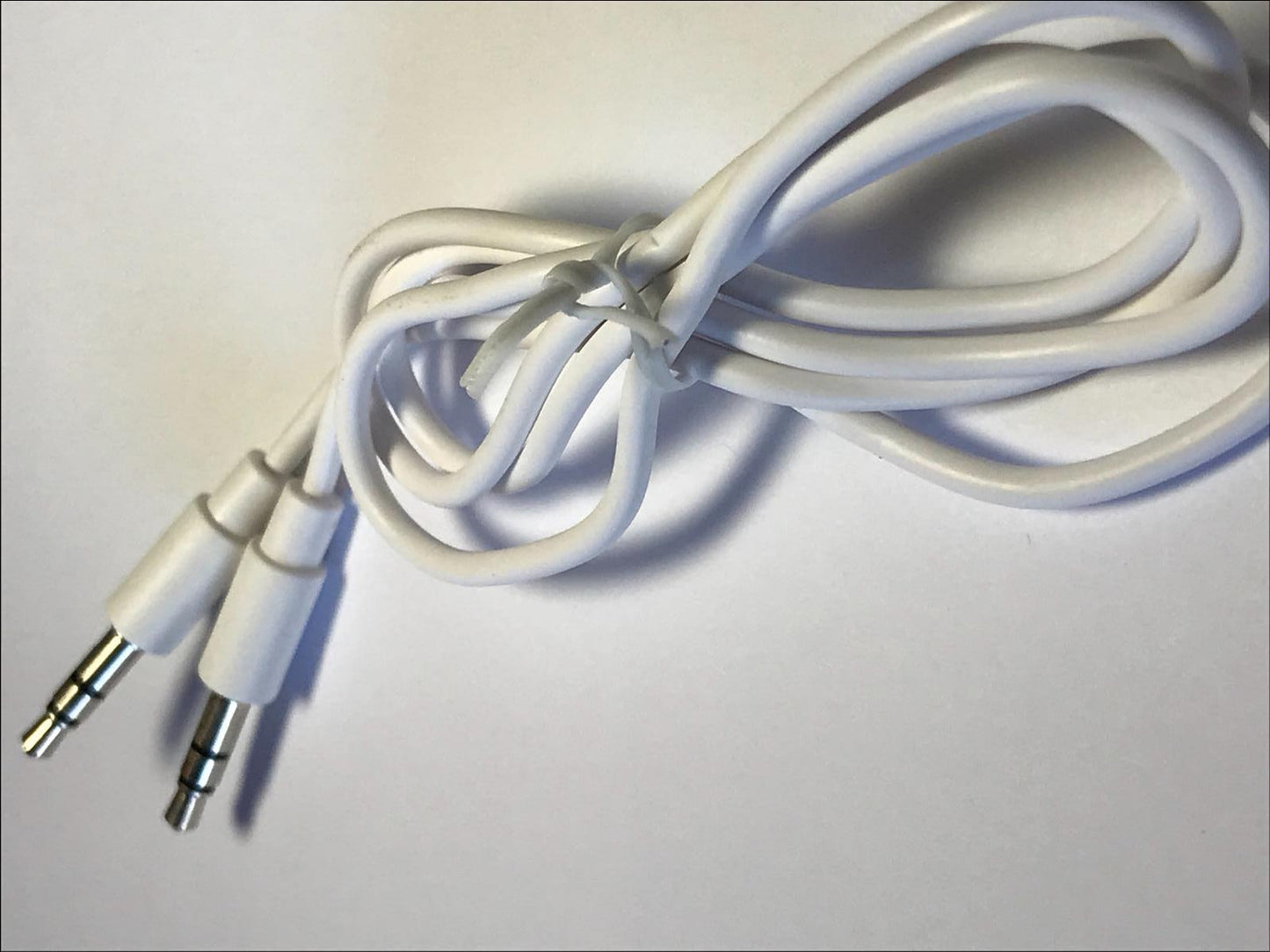 WHITE 3.5mm to 3.5mm Male Stereo Jack Lead Cable AUX IN / OUT Speaker Connect