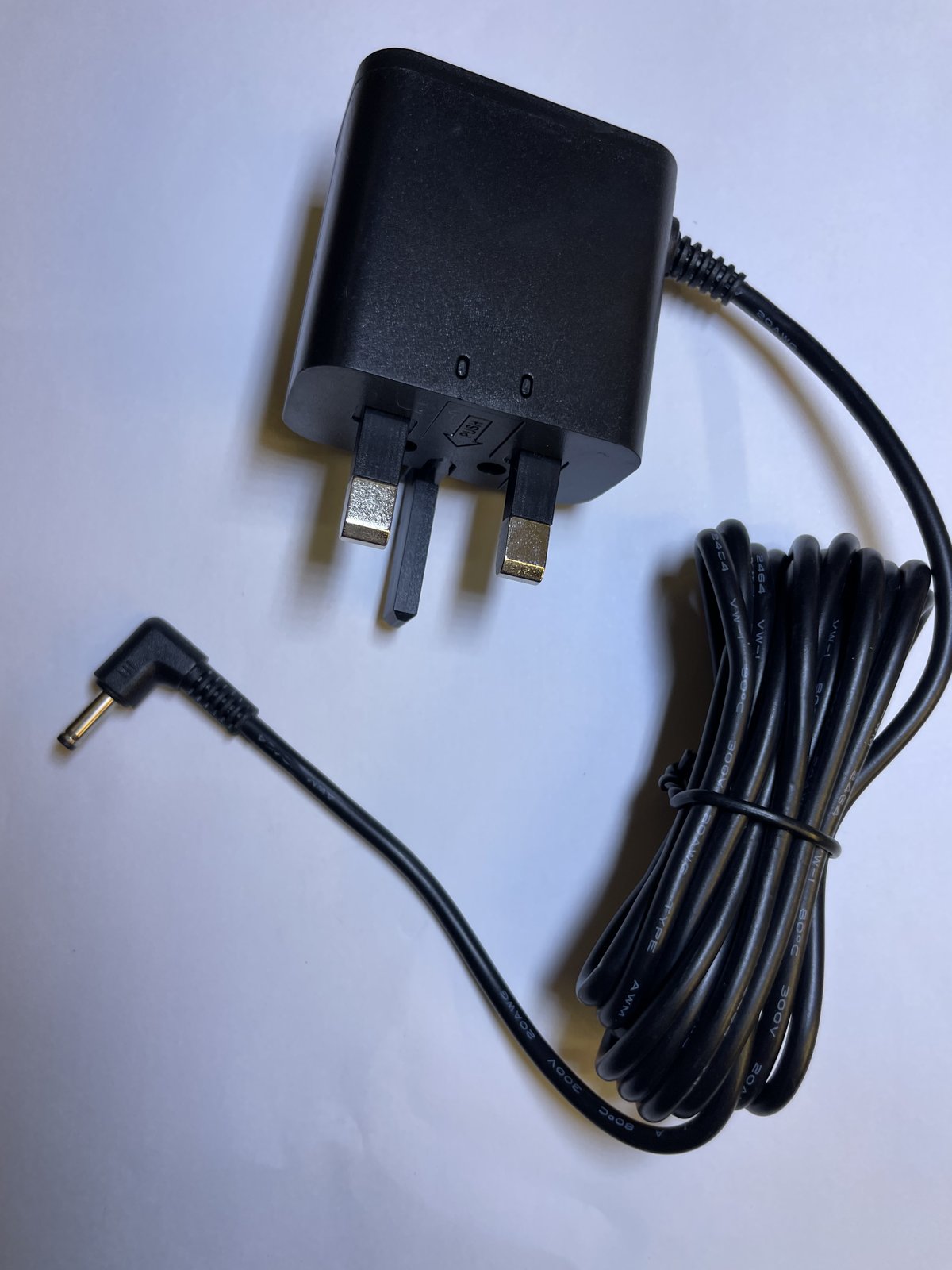 Replacement for 5V 3A 3000mA model KA24-0503000UK AC-DC Adaptor Power Supply