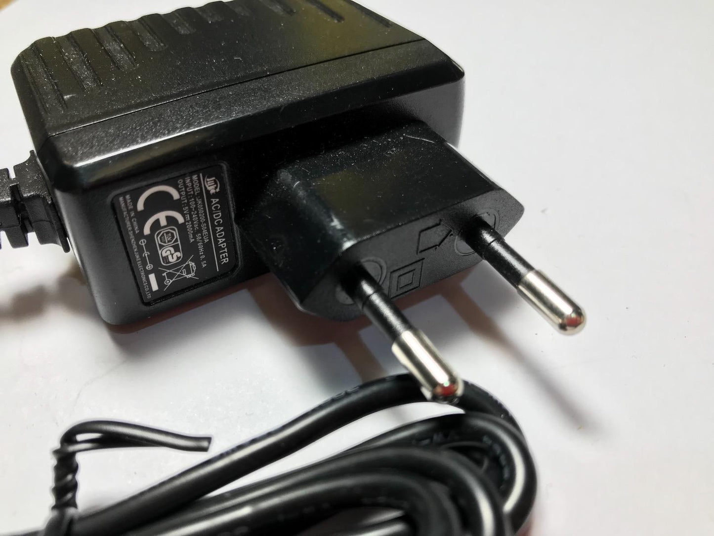 EU Plug Genuine JUKE AC/DC Adapter model JK050200-S04EUA 5V 2000mA 5.5mm x 2.1mm