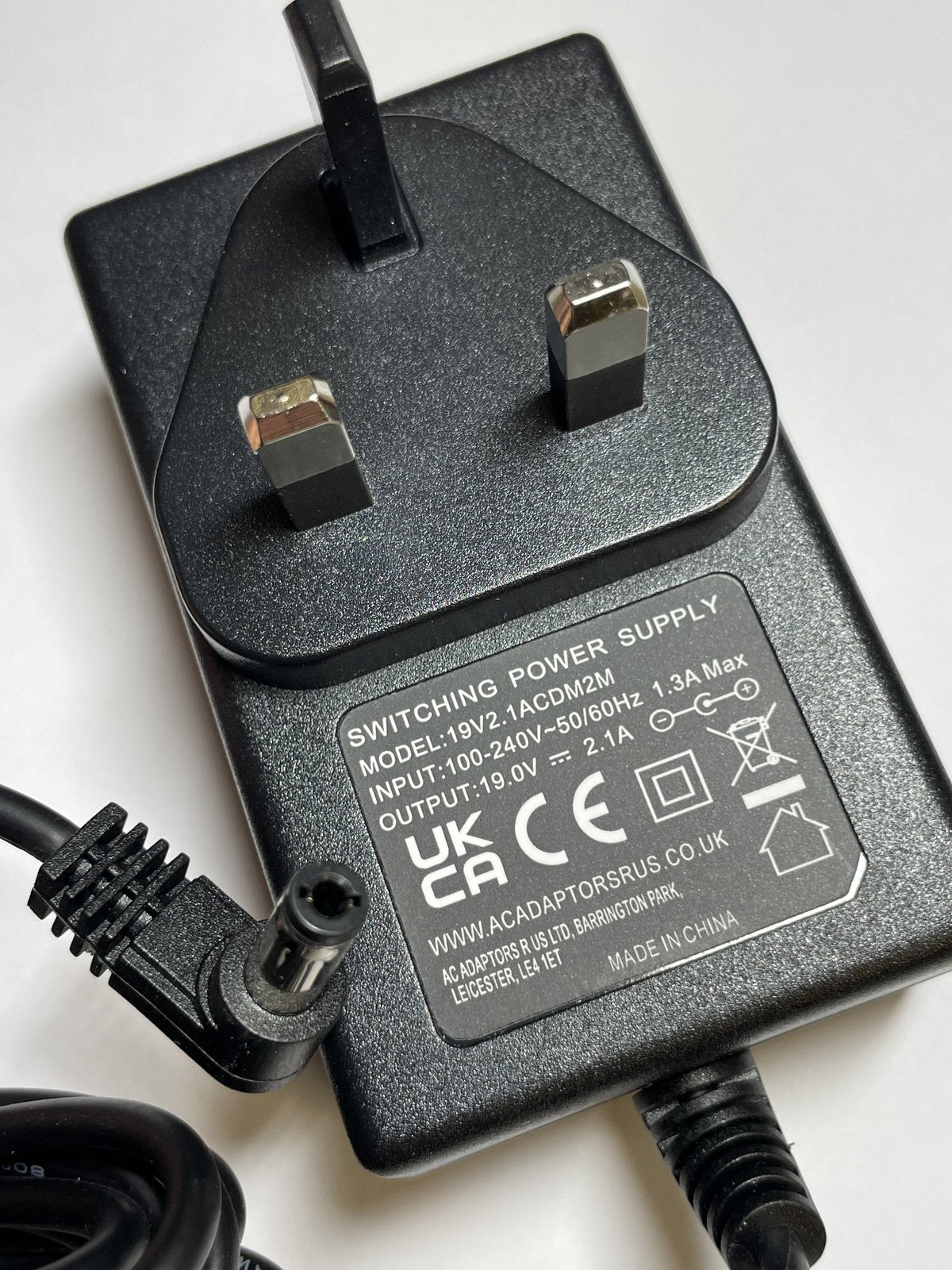 Replacement 19V 2.1A AC-DC Adaptor Power Supply with 4mm x 1.7mm + 3.5mm x 1.35m