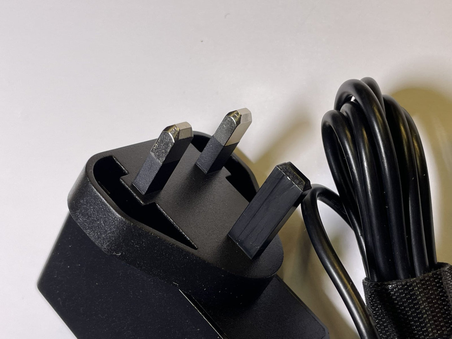 UK 12V 1.5A 1500mA AC-DC Switching Power Adaptor Regulated 5.5mm x 2.1/2.5mm