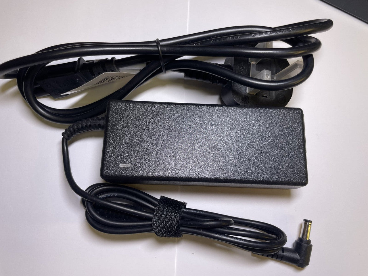 Replacement 19.0V 3.42A 64.98W 19V AC Adapter NB-65B19 Power Supply + UK Plug